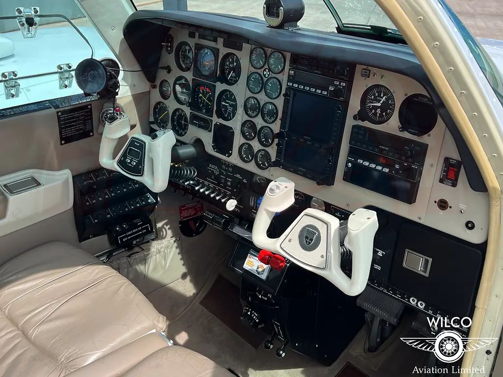 Raytheon BE58 Baron, fotografía 35 de 68