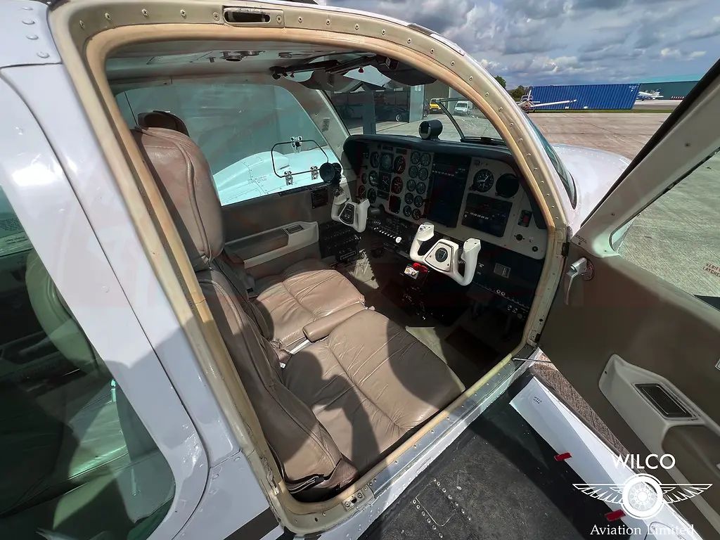 Raytheon BE58 Baron, fotografía 36 de 68