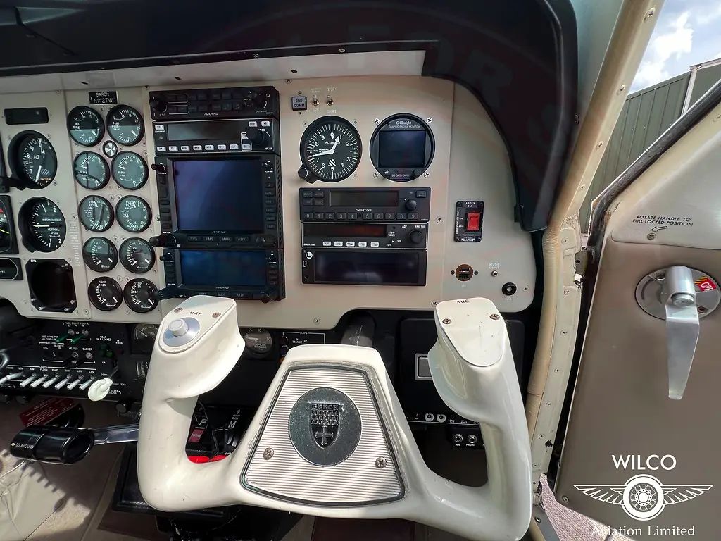 Raytheon BE58 Baron, fotografía 42 de 68