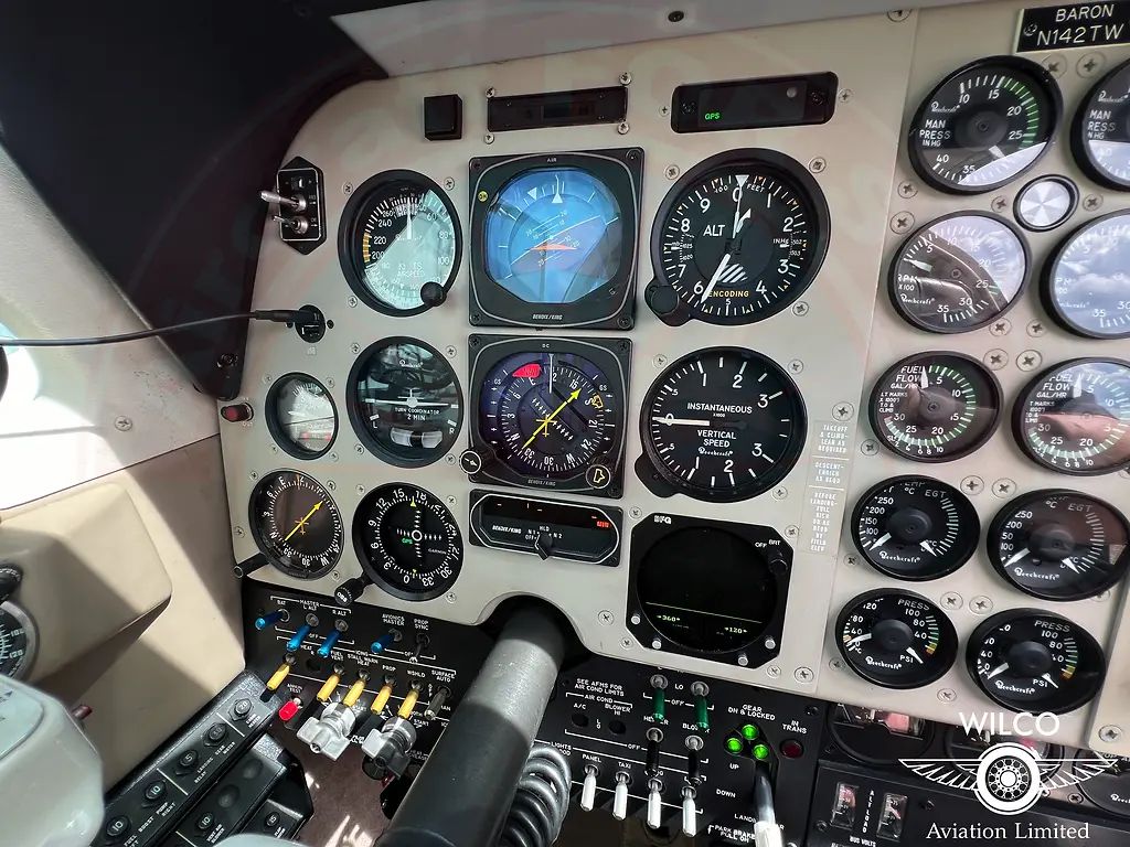 Raytheon BE58 Baron, fotografía 53 de 68