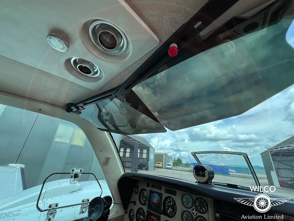Raytheon BE58 Baron, fotografía 58 de 68