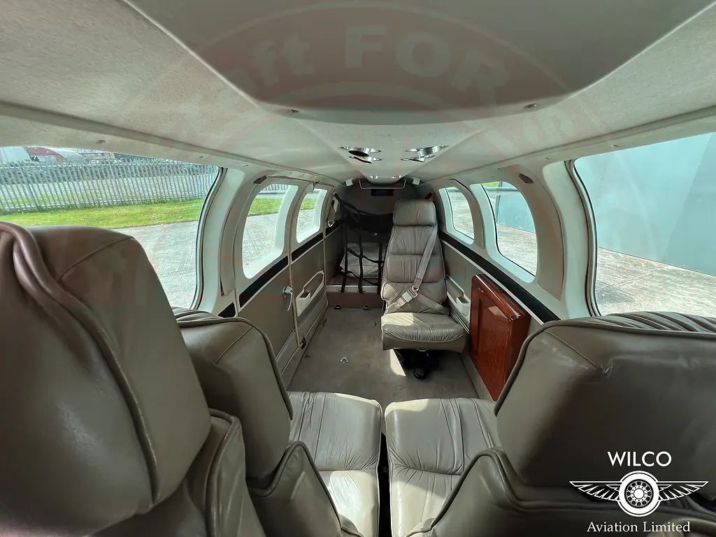 Raytheon BE58 Baron, fotografía 65 de 68