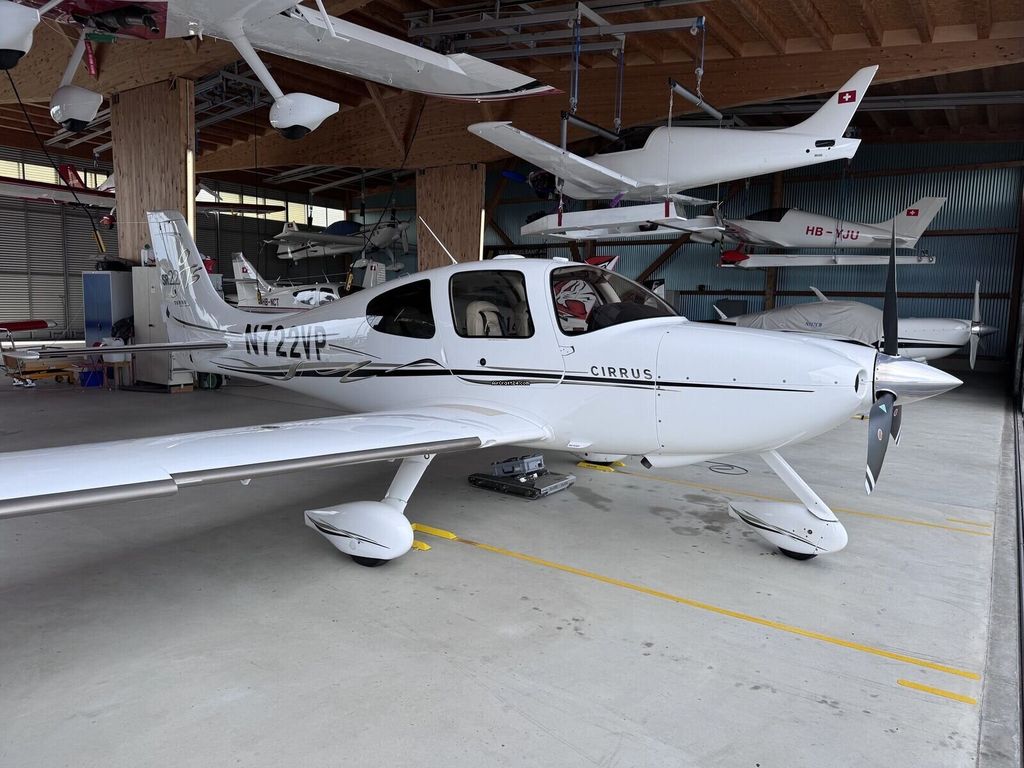 Cirrus SR22, fotografía 1 de 9