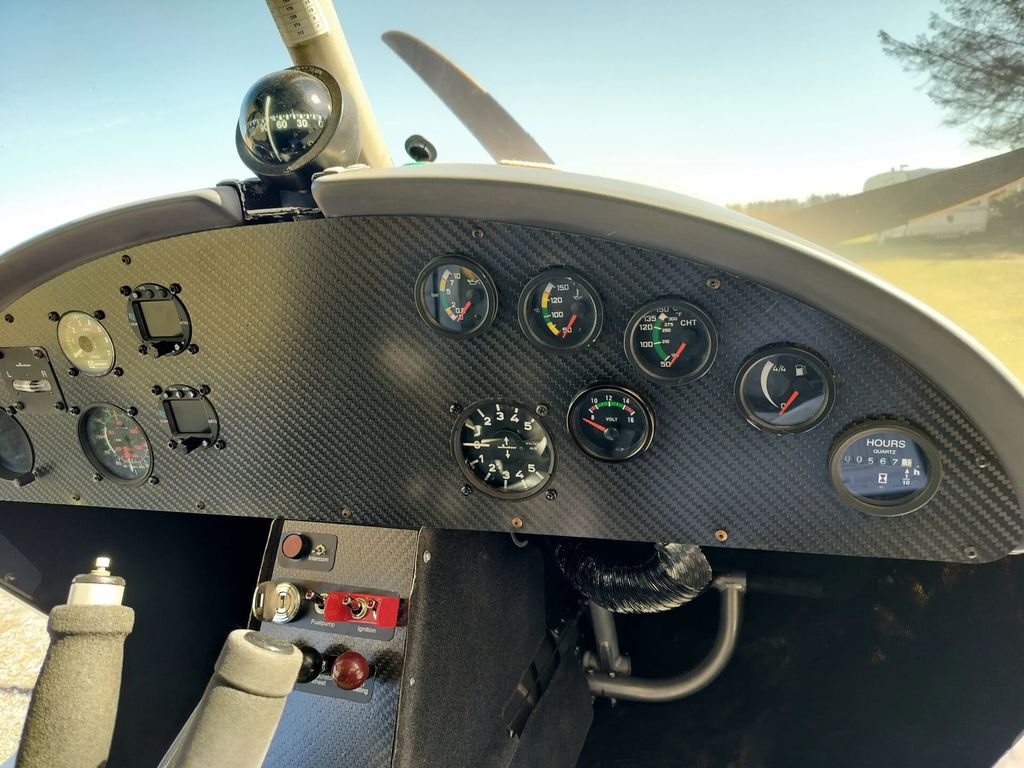 Comco Ikarus C42, photograph 6 of 7