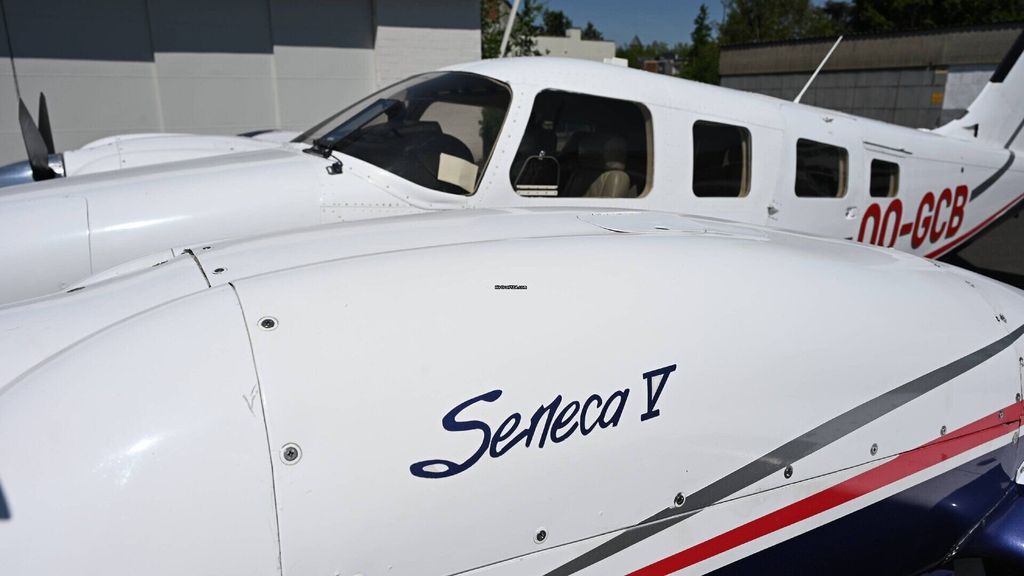 Piper Seneca V, fotografía 9 de 20