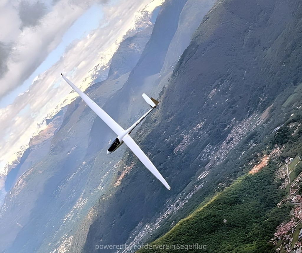 UAB Sportine aviacija LAK-17 FES, fotografía 3 de 3