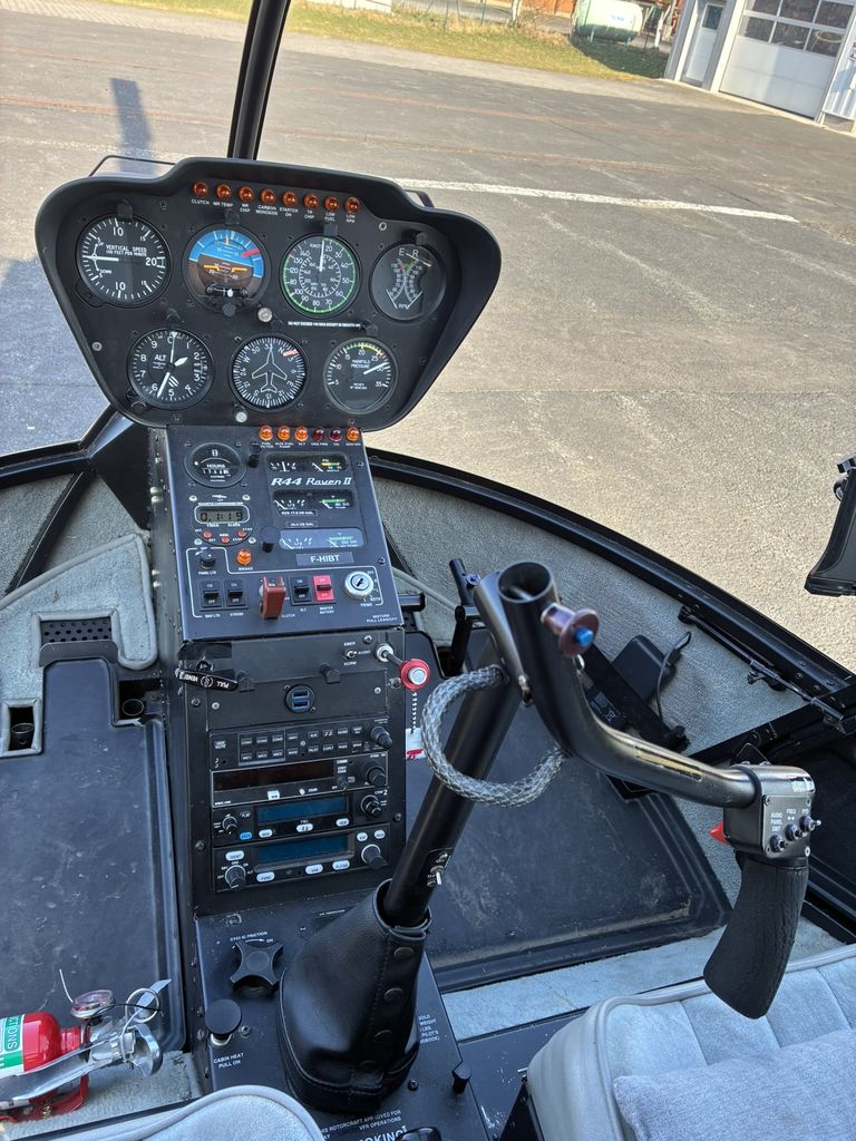 Robinson R44, fotografía 3 de 4