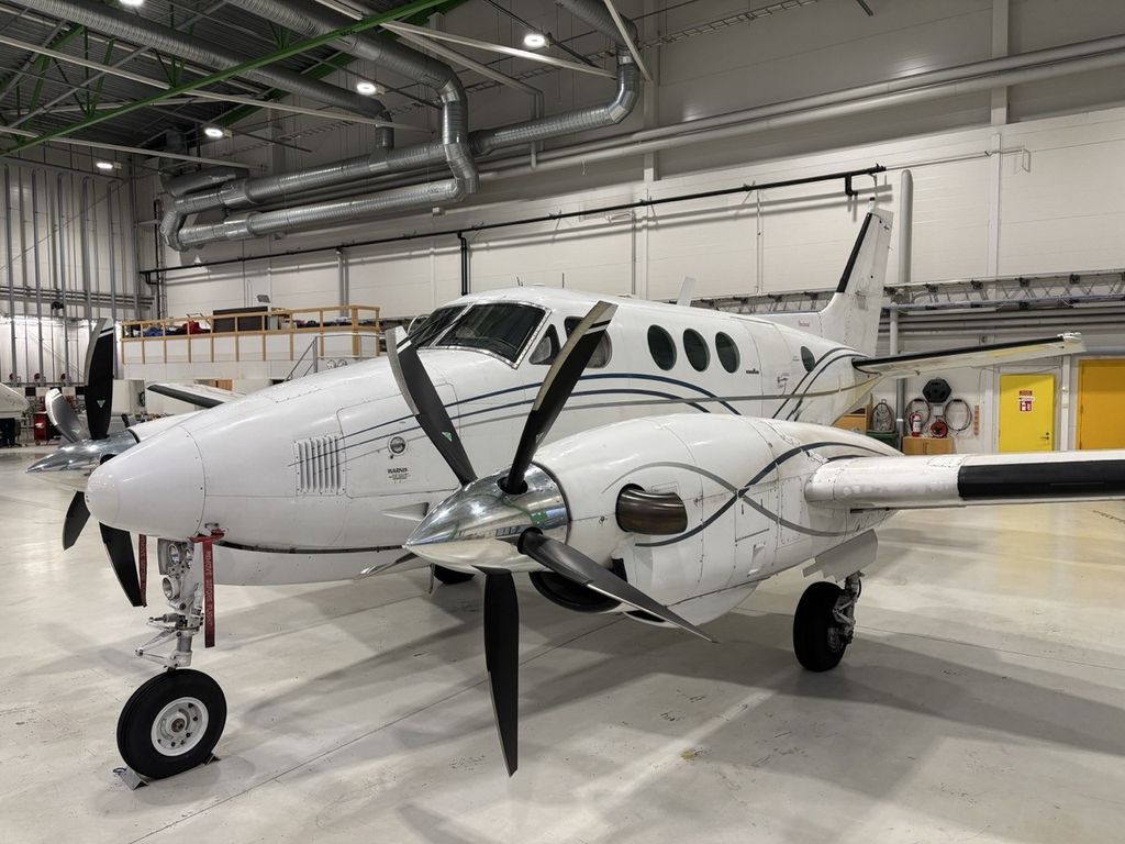 Beechcraft C90, fotografía 1 de 7