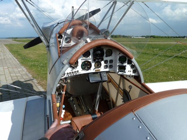Bücker Bü 131 Jungmann CASA 1.131-E Serie 2000, fotografía 3 de 5
