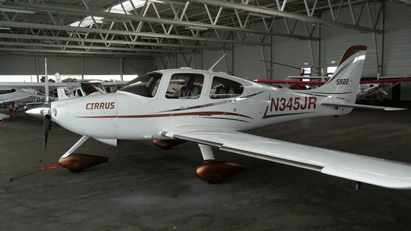 Cirrus SR22, fotografía 1 de 18