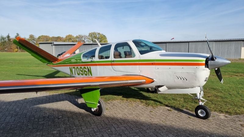 Beechcraft Bonanza V35A TC Turbo, fotografía 2 de 10