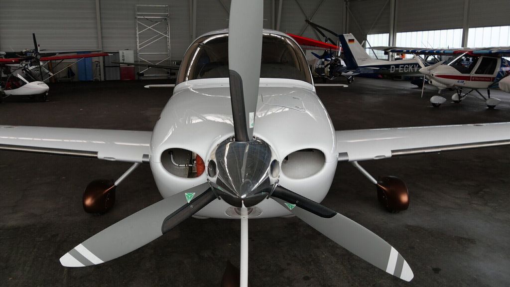 Cirrus SR22, fotografía 4 de 18