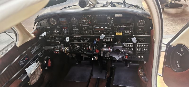 Piper PA-28 Turbo Arrow IV PLUS, fotografía 7 de 14