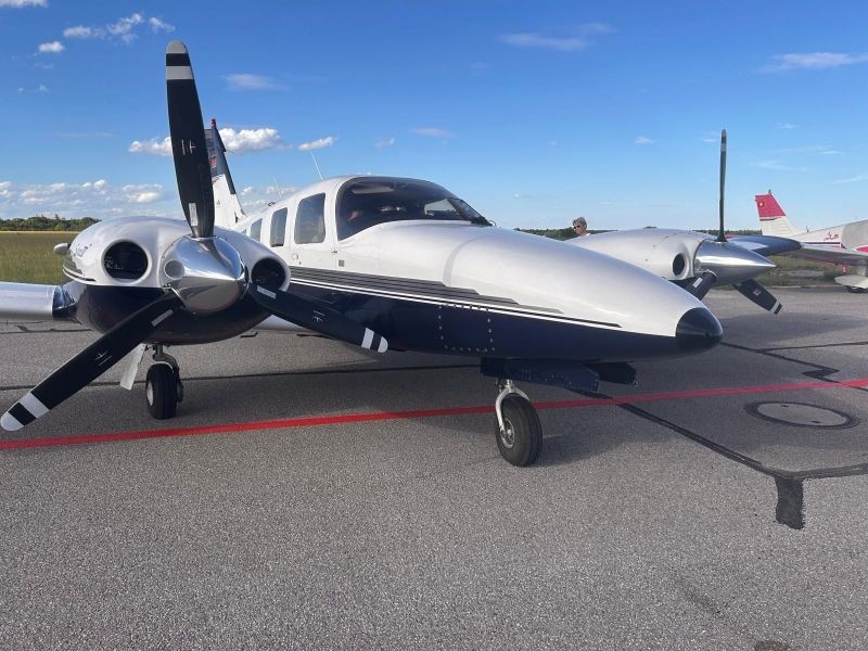 Piper PA-34 PA-34-220T Seneca IV, fotografía 2 de 5