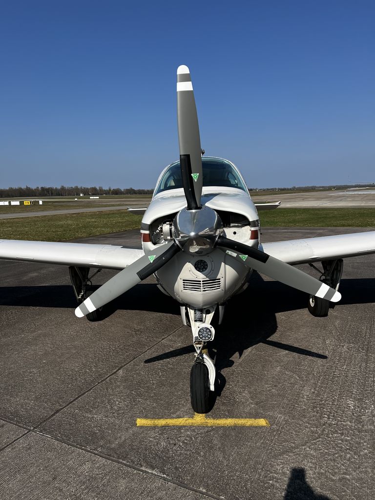 Beechcraft Bonanza F33A, fotografía 3 de 10