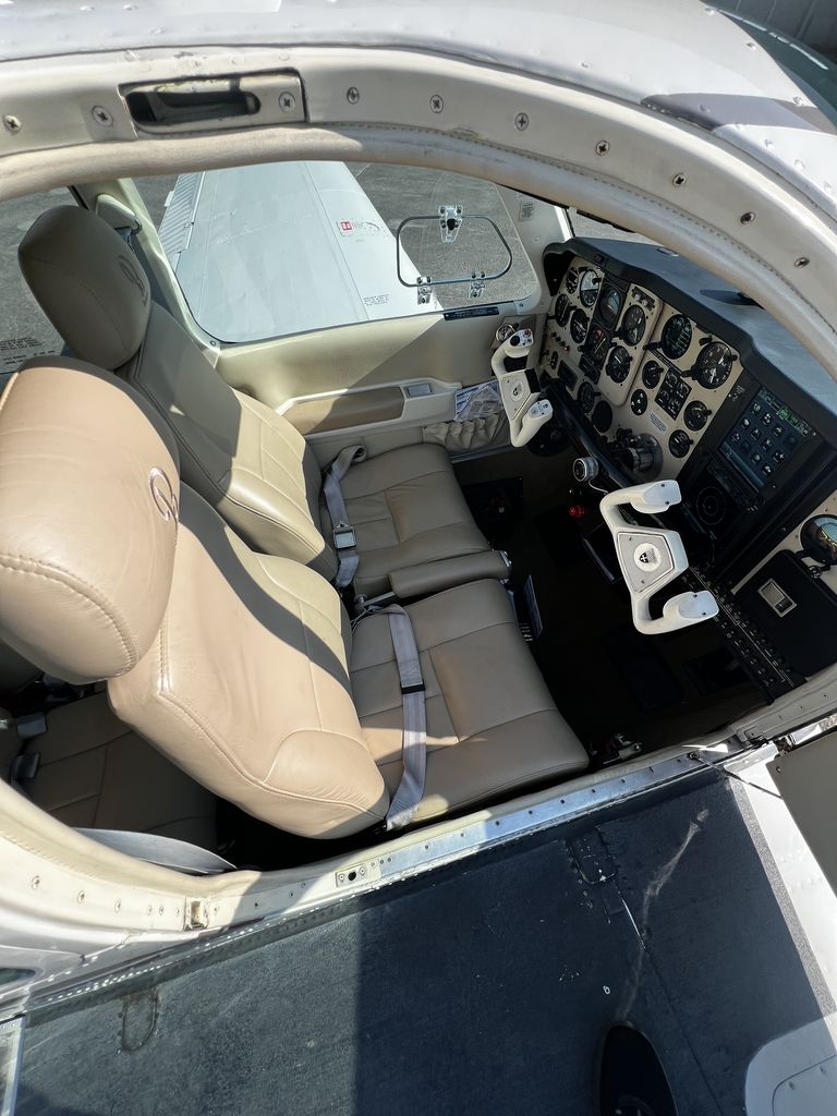 Beechcraft Bonanza F33A, fotografía 7 de 10