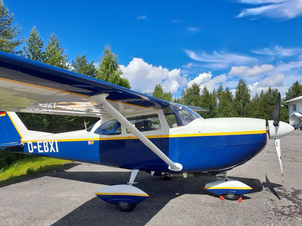 Cessna 172 FR 172 E Rocket, fotografía 2 de 9