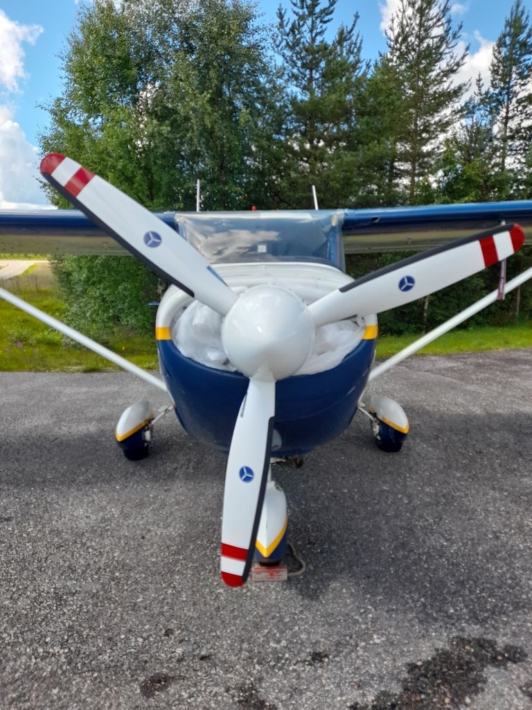 Cessna 172 FR 172 E Rocket, fotografía 3 de 9