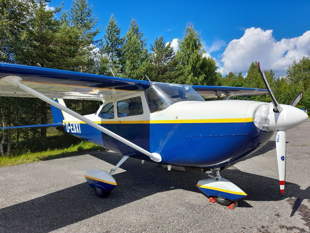 Cessna 172 FR 172 E Rocket, fotografía 4 de 9