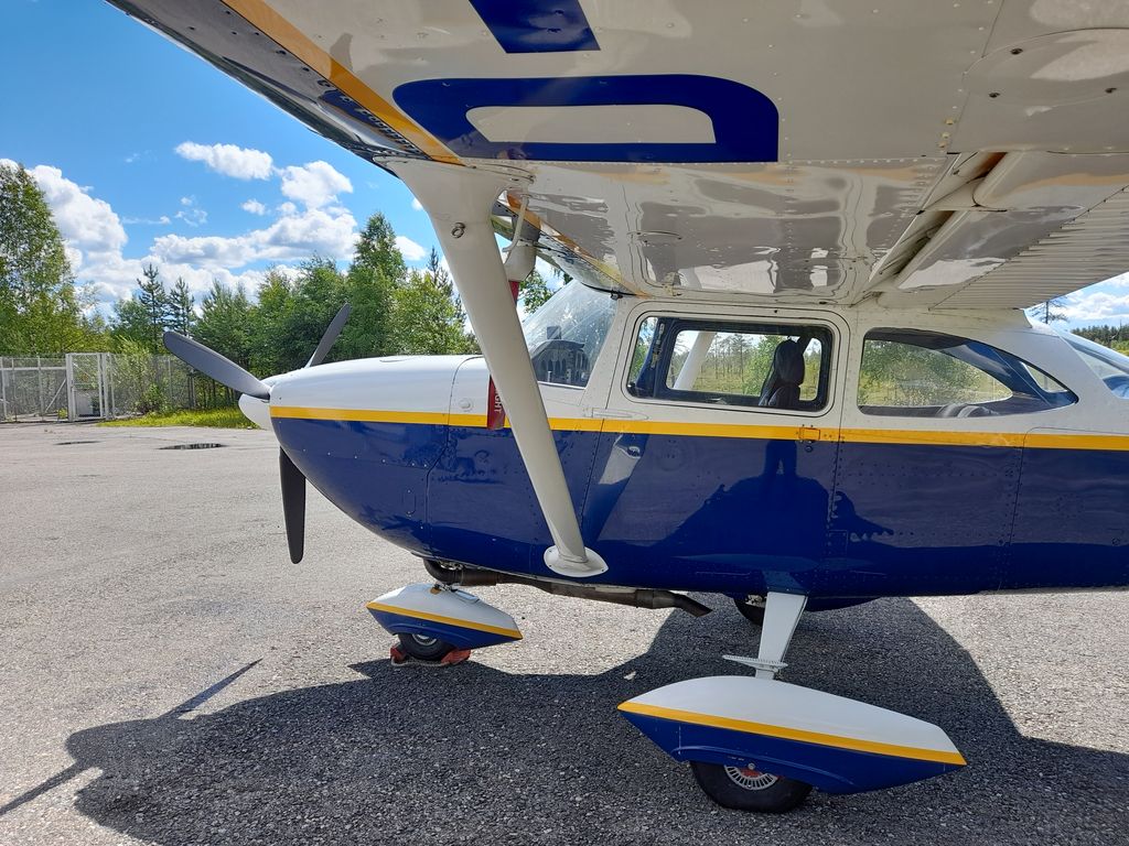 Cessna 172 FR 172 E Rocket, fotografía 5 de 9