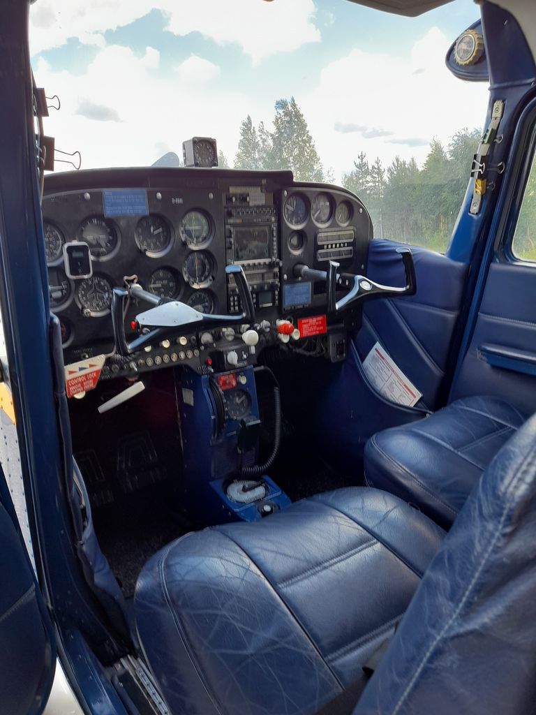 Cessna 172 FR 172 E Rocket, fotografía 6 de 9