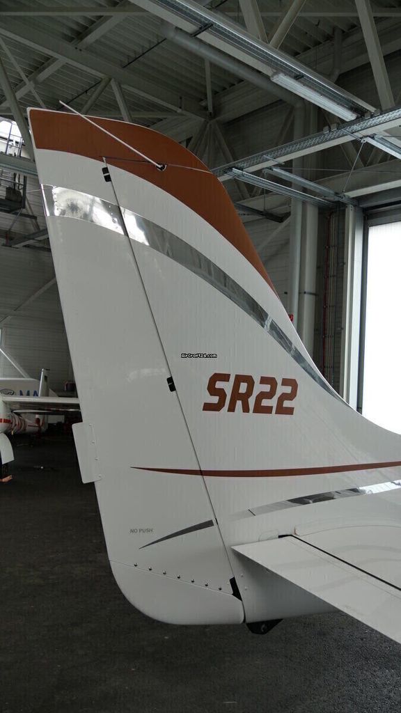 Cirrus SR22, fotografía 17 de 18