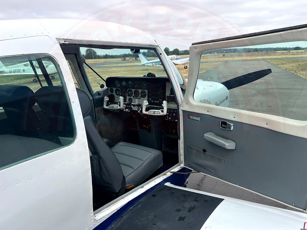 Beechcraft C23 Sundowner 180, fotografía 10 de 20