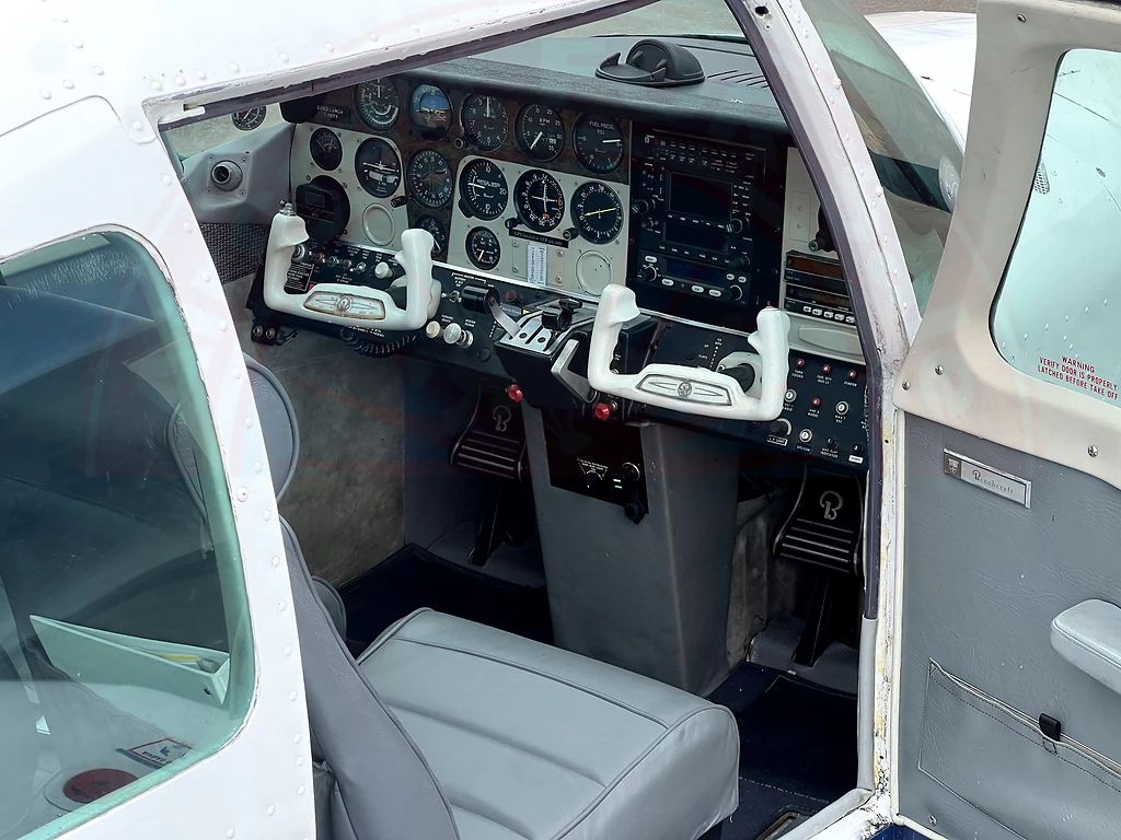 Beechcraft C23 Sundowner 180, fotografía 11 de 20