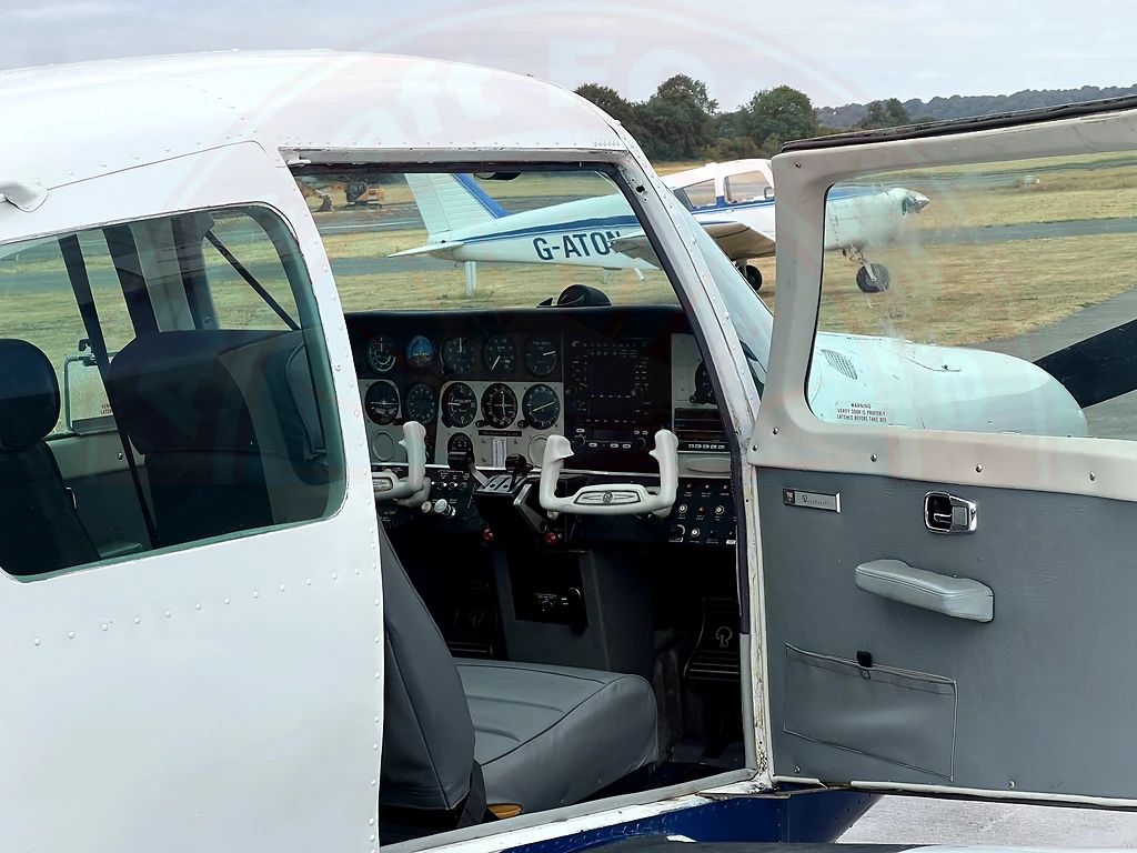 Beechcraft C23 Sundowner 180, fotografía 12 de 20