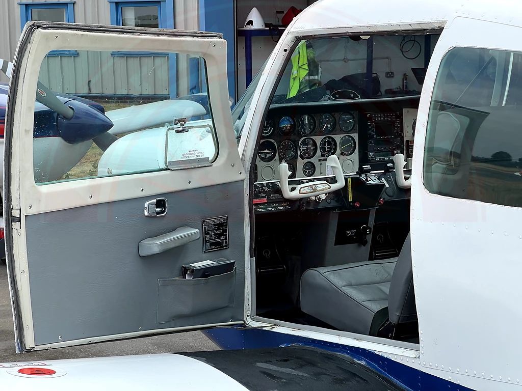 Beechcraft C23 Sundowner 180, fotografía 13 de 20