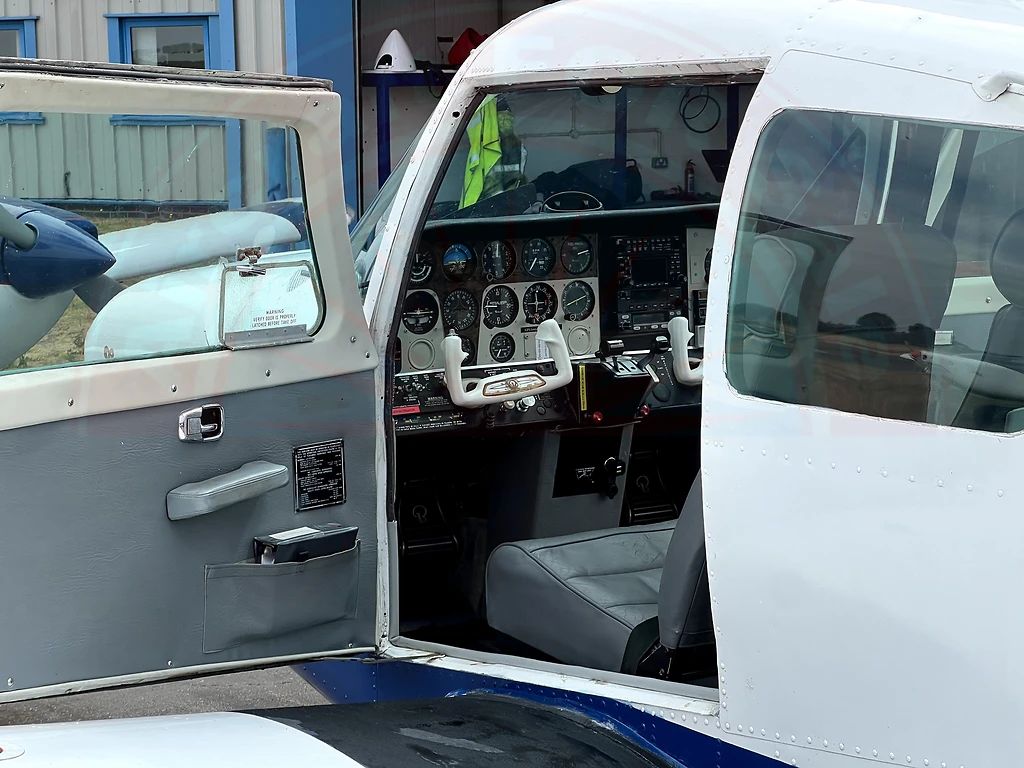Beechcraft C23 Sundowner 180, fotografía 14 de 20