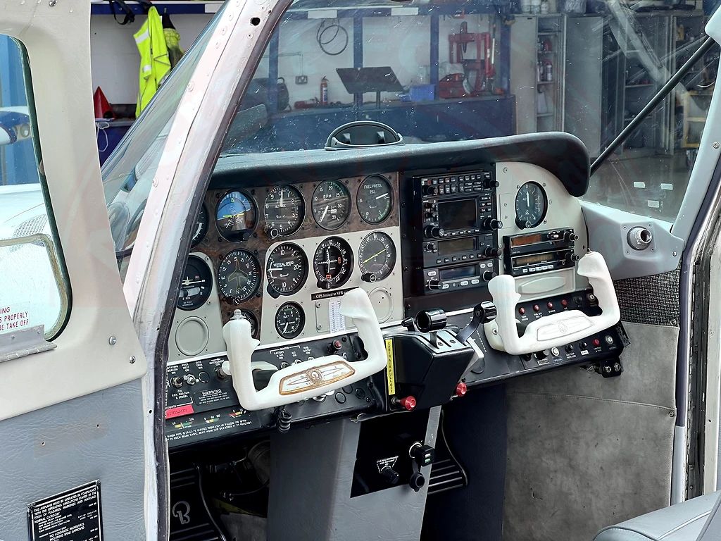 Beechcraft C23 Sundowner 180, fotografía 15 de 20