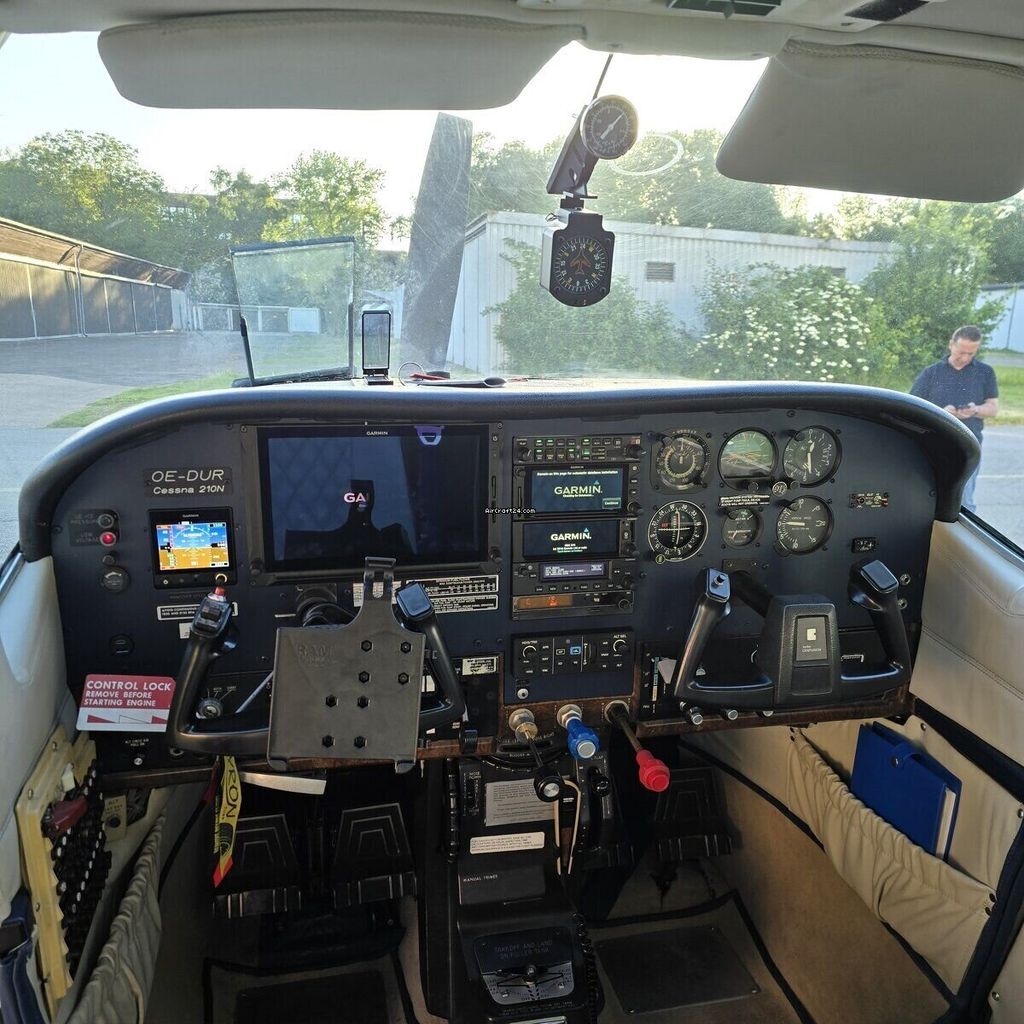 Cessna Turbo 210N, fotografía 2 de 9