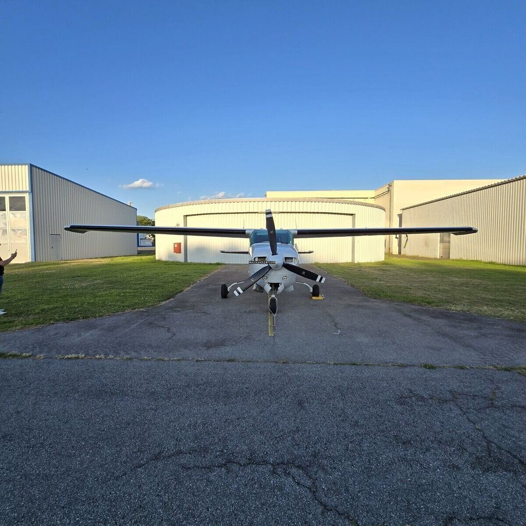 Cessna Turbo 210N, fotografía 3 de 9