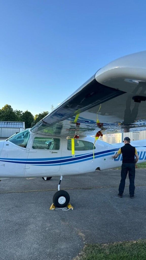 Cessna Turbo 210N, fotografía 6 de 9