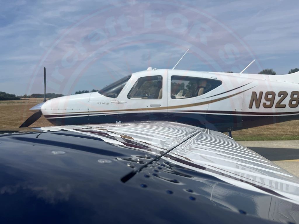 Commander Aircraft Corporation Commander 115, fotografía 11 de 30