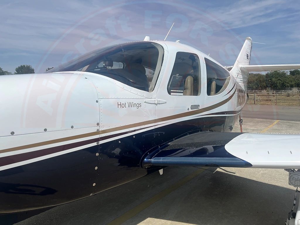 Commander Aircraft Corporation Commander 115, fotografía 13 de 30