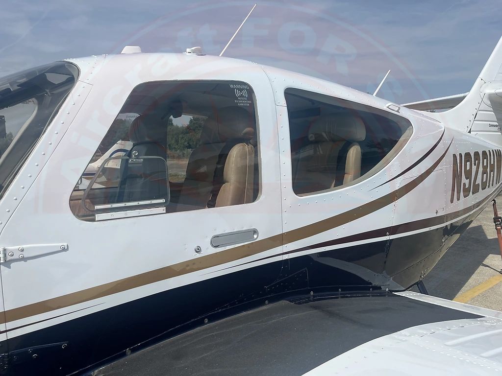 Commander Aircraft Corporation Commander 115, fotografía 19 de 30