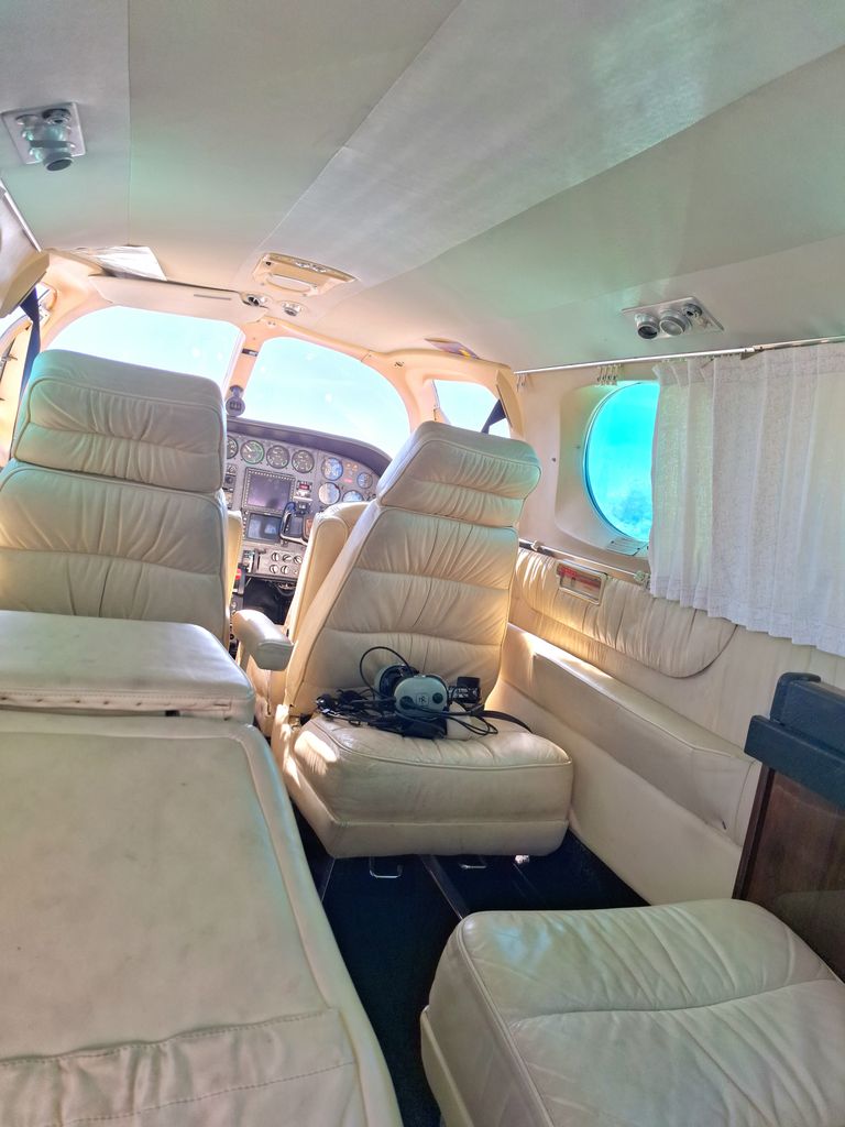 Cessna 340, photograph 5 of 7