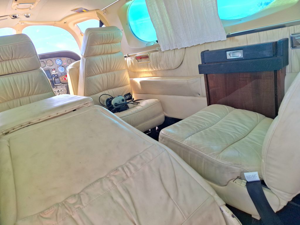 Cessna 340, photograph 6 of 7