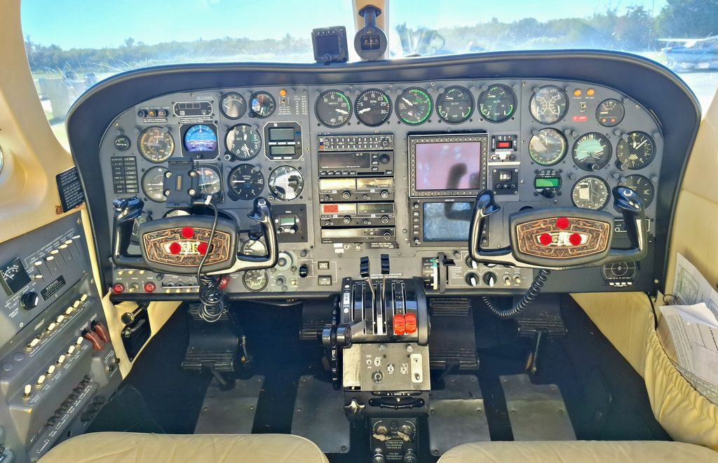 Cessna 340, photograph 7 of 7
