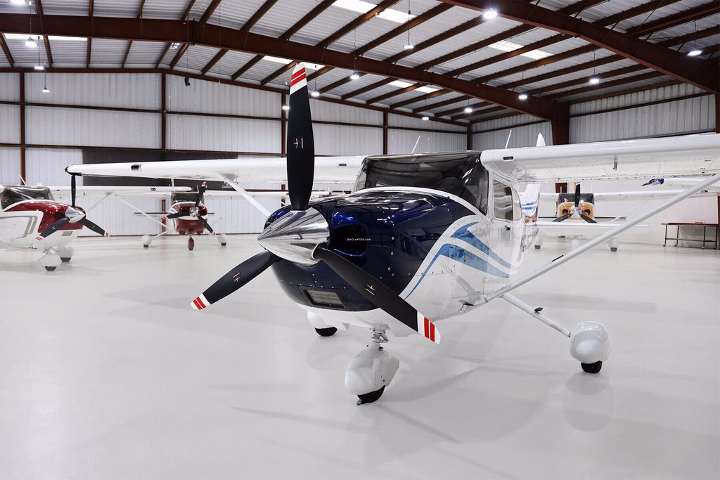 Cessna 182, photo 3 sur 6