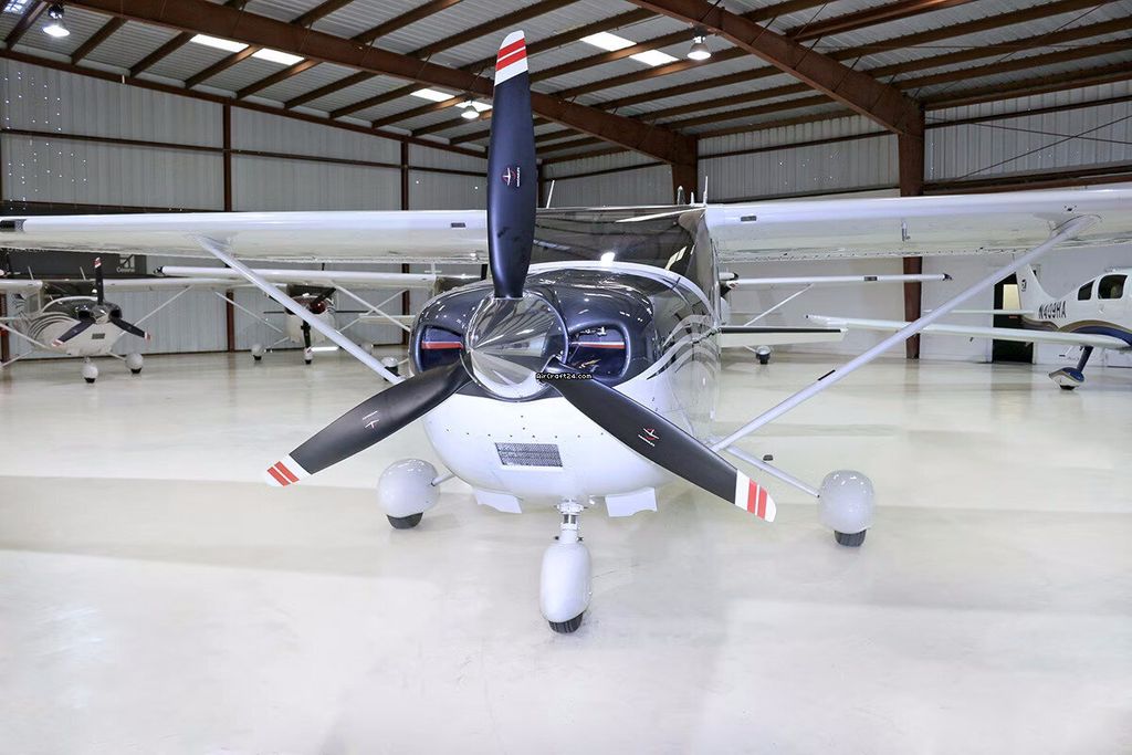 Cessna 182, photo 3 sur 6
