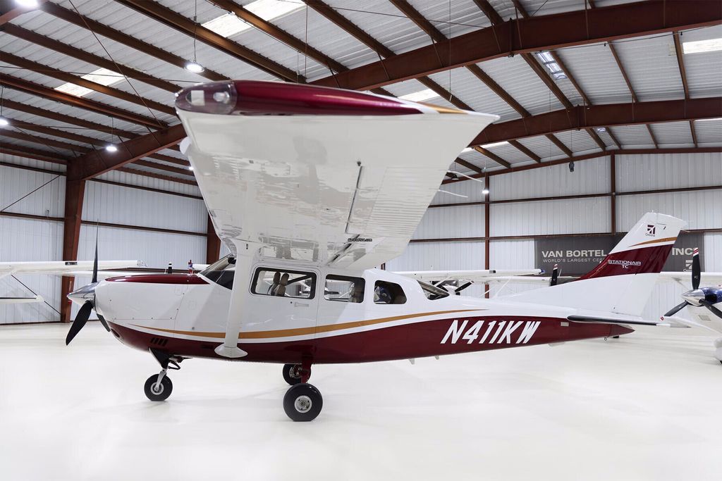 Cessna T206, photograph 1 of 6