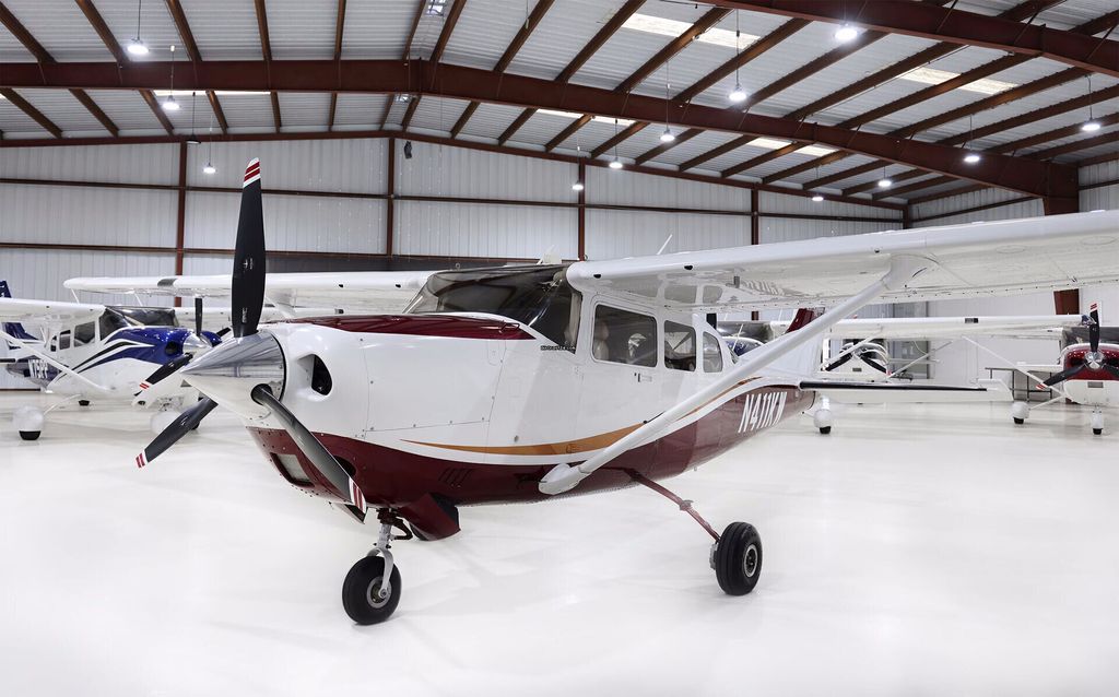 Cessna T206, photograph 2 of 6