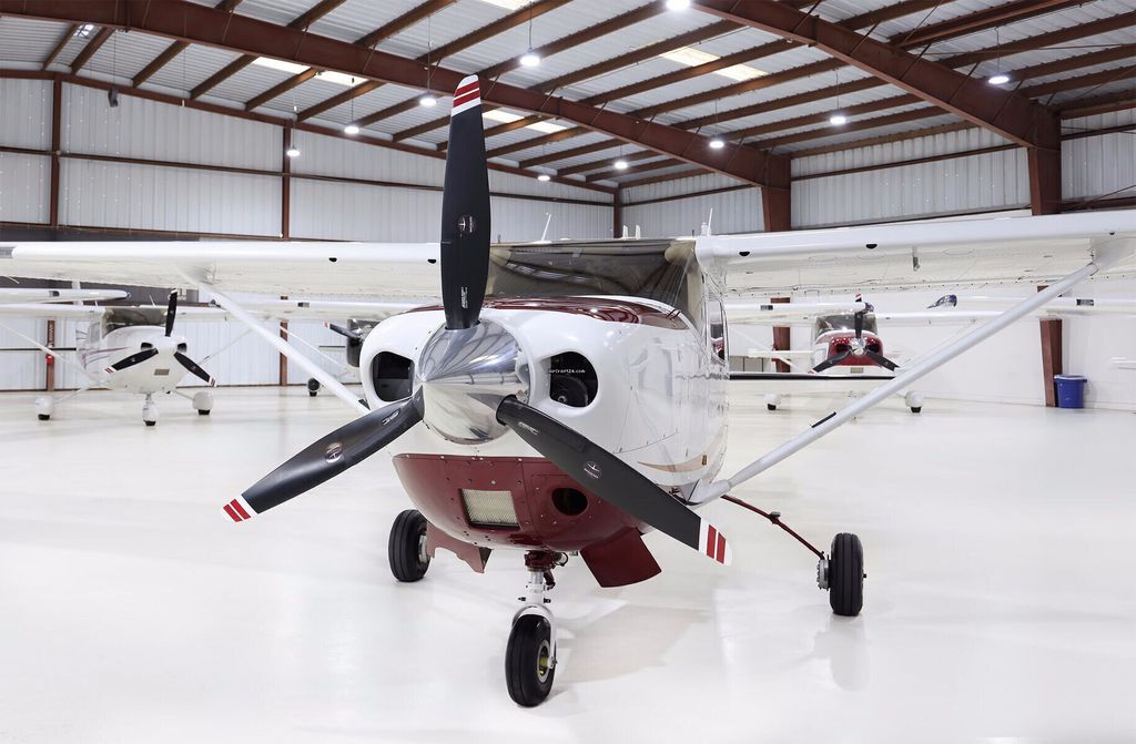 Cessna T206, photograph 3 of 6