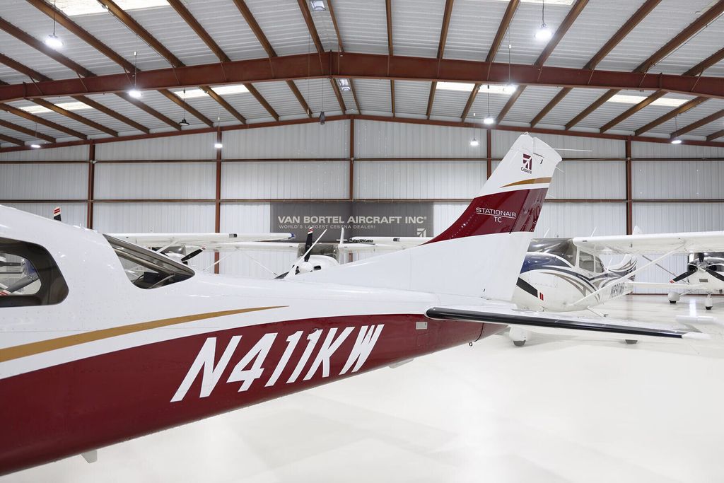 Cessna T206, photograph 4 of 6