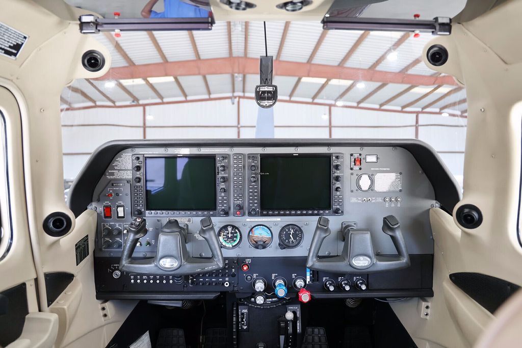 Cessna T206, photograph 5 of 6