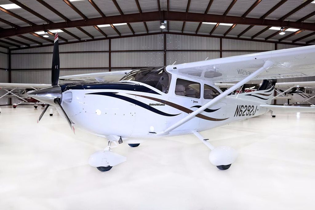 Cessna T182, photo 2 sur 6
