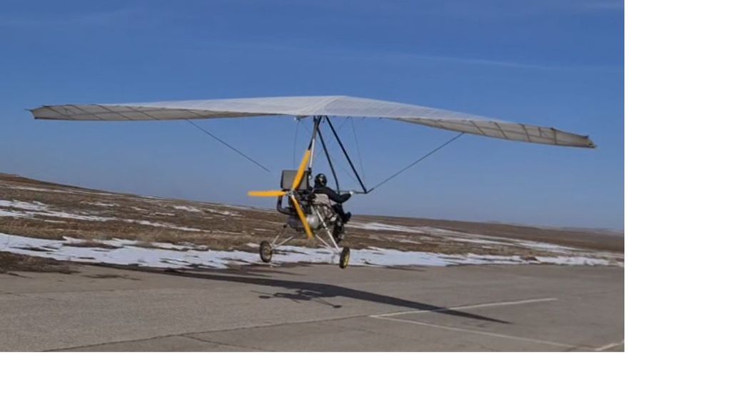 KINGPOSTLESS AND STRUTLESS POWERED HANGGLIDER WING, fotografía 1 de 7